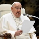 O Papa Francisco, líder espiritual de mais de 1,3 bilhão de católicos, revelou que possui uma carta de renúncia pronta