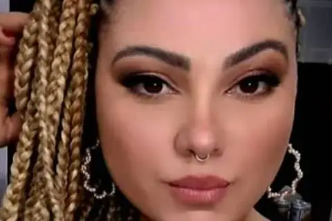 A promoter Amanda Caroline de Almeida, uma mulher de 31 anos, foi assassinada e seu corpo foi encontrado no Rio Tietê.