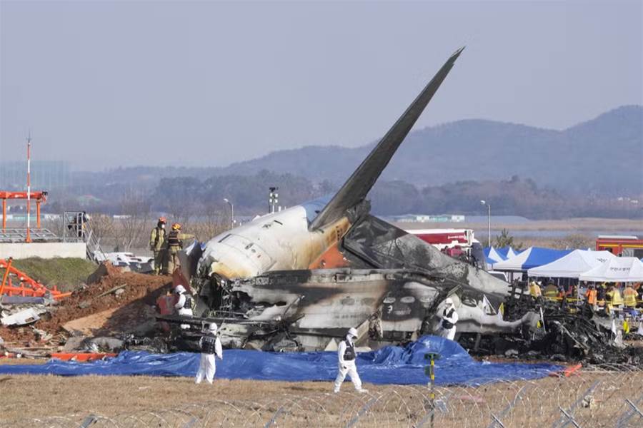 Eram 13h43 no horário local (1h43 da madrugada em Brasília) quando um avião de patrulha marítima da Marinha sul-coreana levantou voo. Sua missão, considerada padrão, fazia parte de um treinamento regular.