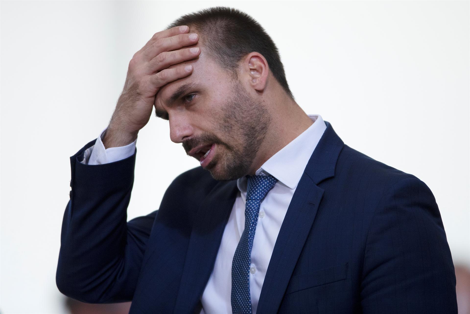 Eduardo Bolsonaro Enfrenta Crise Política nos EUA e Risco de Perder Mandato no Brasil