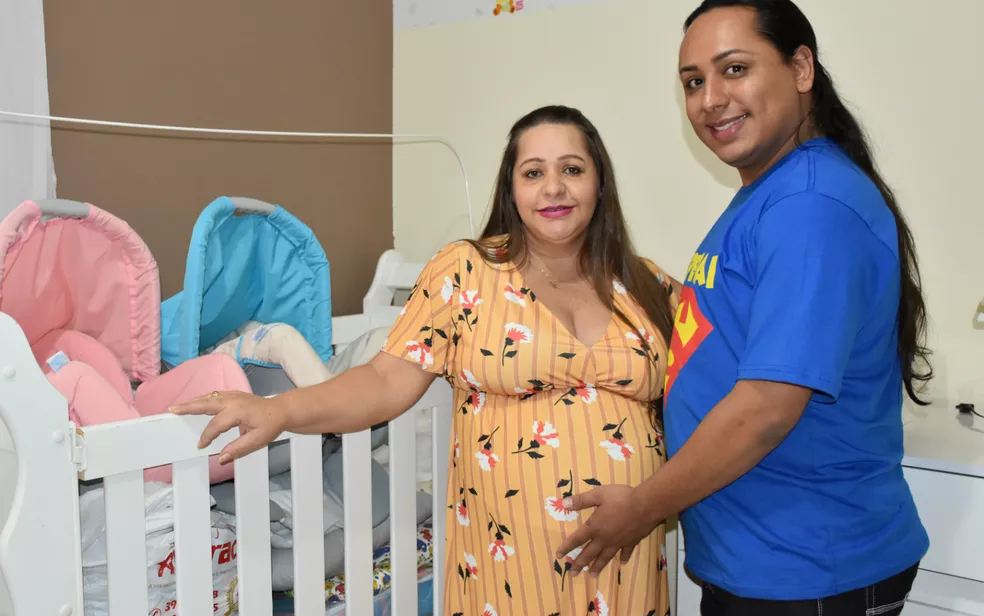 Professora Valdira das Neves realiza sonho do filho e gera os próprios netos: uma história de amor e superação