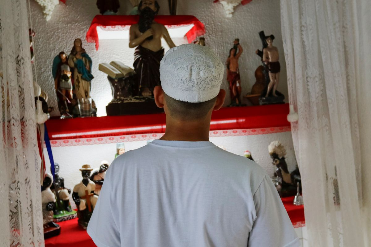 Pai de santo é preso por abusos sexuais sob pretexto de “cura espiritual” no Distrito Federal