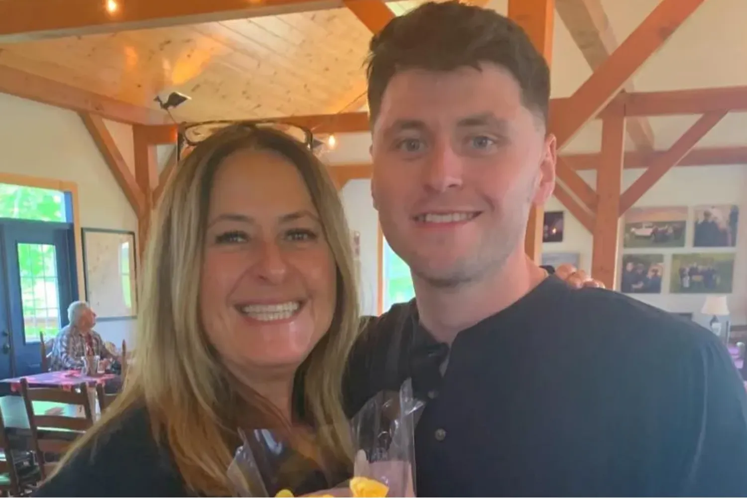 Tragédia nos EUA: maquiadora Travis Renee Baldwin é assassinada pelo próprio filho em Arlington