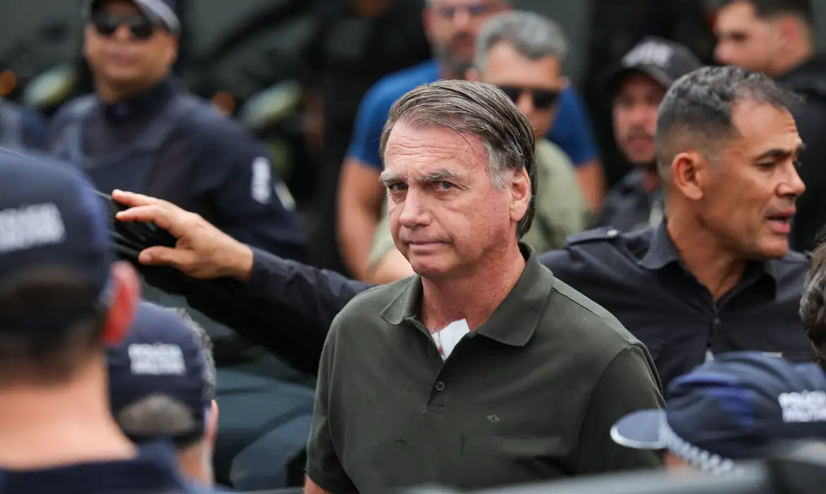 Suspeita de câncer em Bolsonaro levanta preocupações sobre saúde do ex-presidente