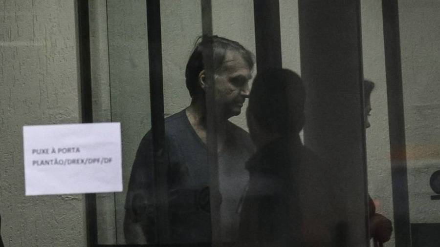 Situação política de Jair Bolsonaro se complica após prisão e abre debate sobre sucessão na direita