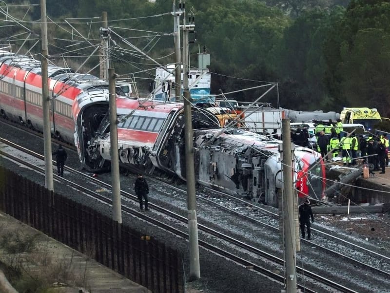 Colisão entre trens de alta velocidade na Espanha deixa dezenas de mortos e feridos