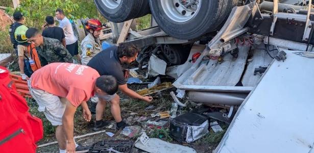 Tragédia em Honduras: colisão entre ônibus e caminhão-tanque com cianeto deixa mortos e alerta para riscos ambientais